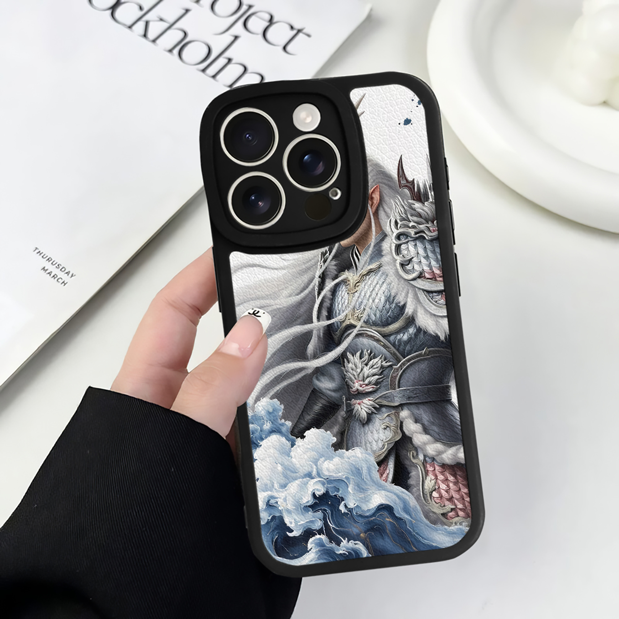 （画像用） Ne Zha 2 ナタ 魔童の大暴れ 【iPhone 16シリーズ対応】シリコンスマホケース（レザー調） 材質：シリコン